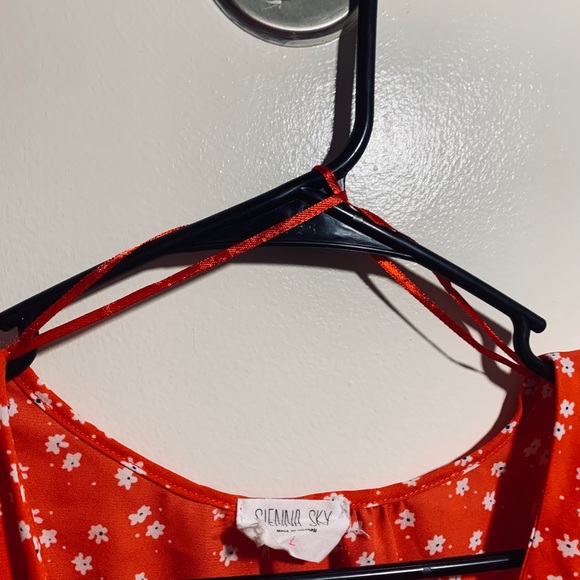 Red floral cinched top - Picture 4 of 5